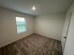 Building Photo - 18922 Western Fls Ct