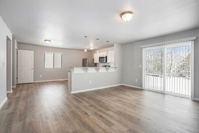 Building Photo - 2215 Macatawa Ln