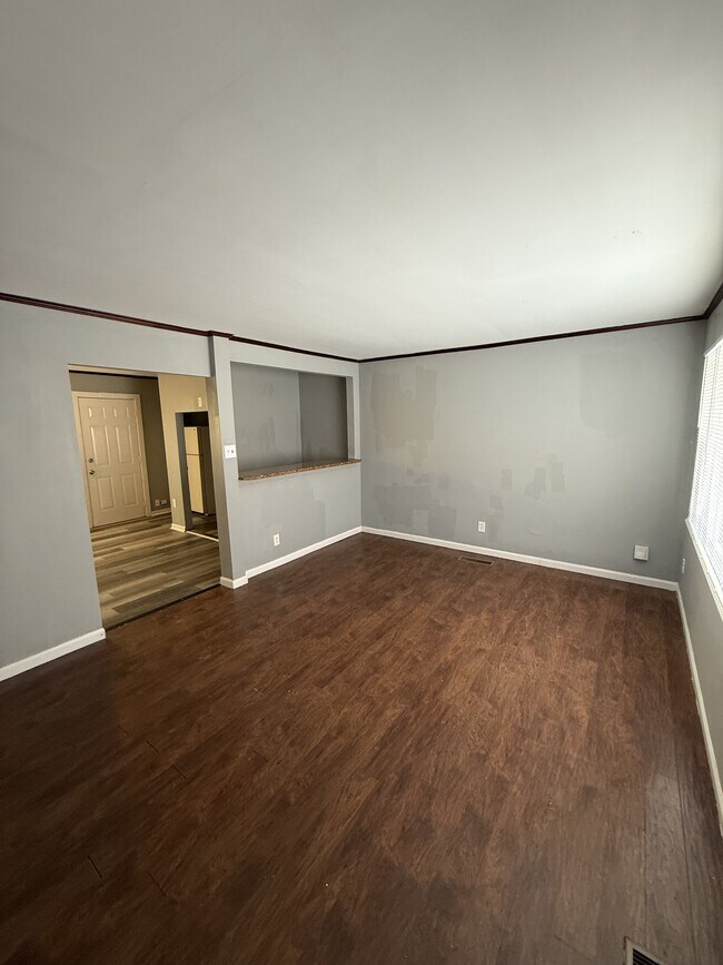 Building Photo - 4715 E 33rd St