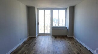 Building Photo - 560 W 43rd St