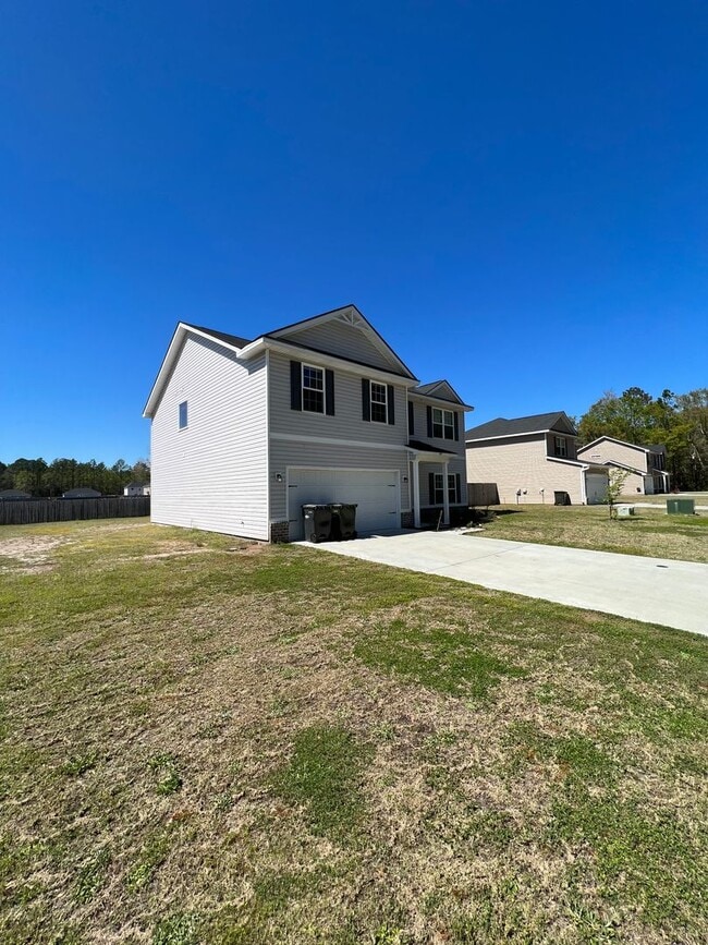 Building Photo - Coming soon! 5 Bed 3 Bath Home