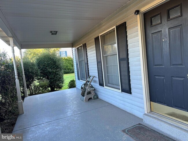 Foto del edificio - 703 Lora Ln