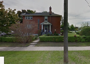 Building Photo - 73 Lois St