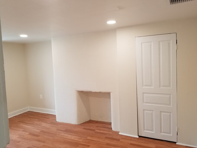 Building Photo - 45 E Afton Ave