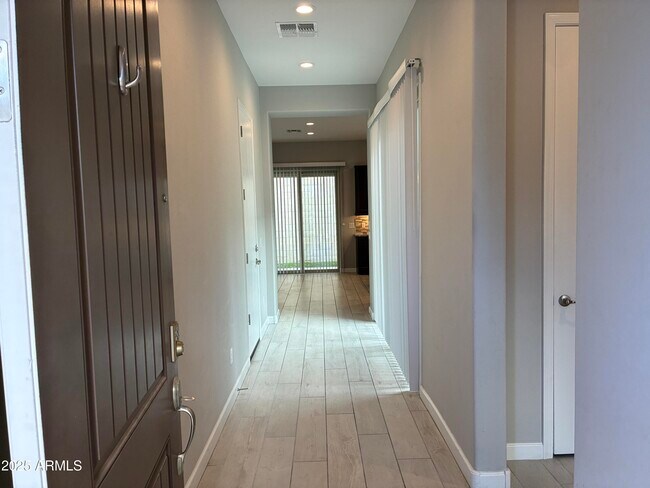 Foto del edificio - 6516 East Michigan Ave