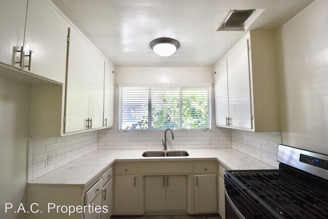 Building Photo - 2 br, 1 bath Apartment - 6215-21 Fulton Av...