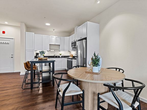 Foto principal - 557 Oppenheimer Dr