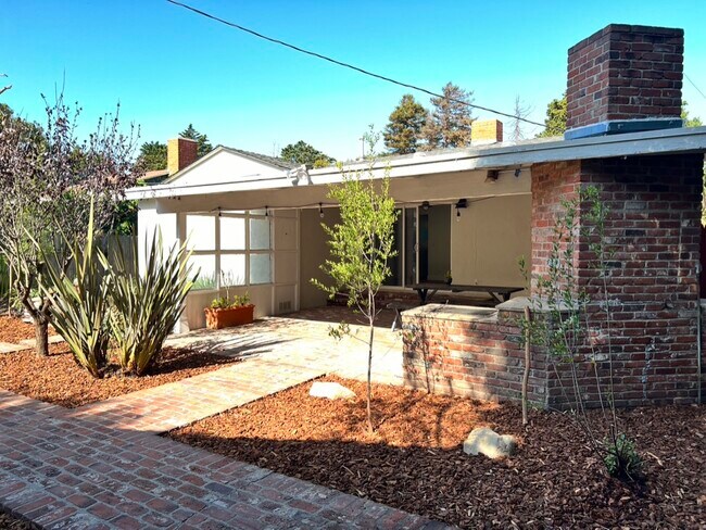 Foto del edificio - 1120 Rose Ave