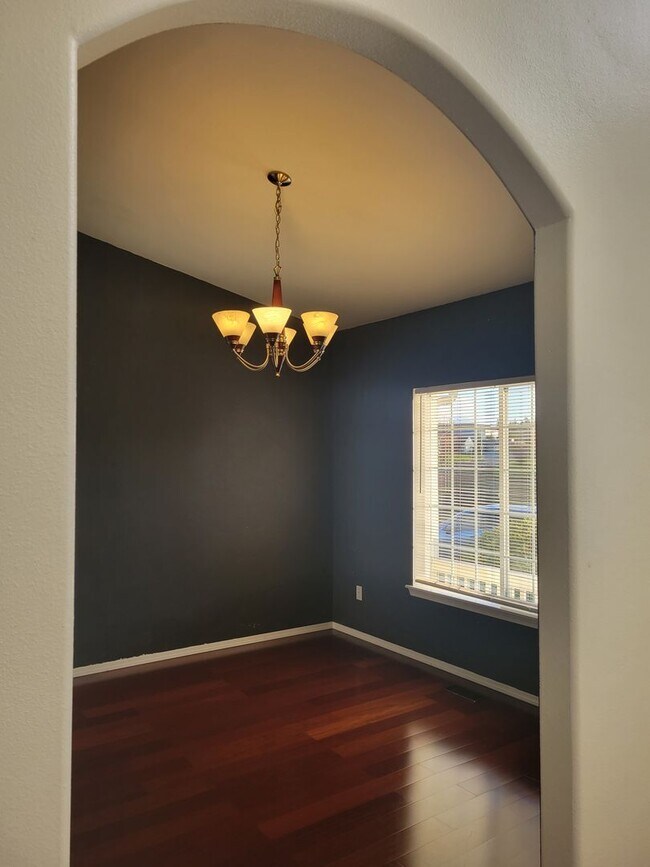 Foto del edificio - Beautiful & spacious Olympia home in the M...