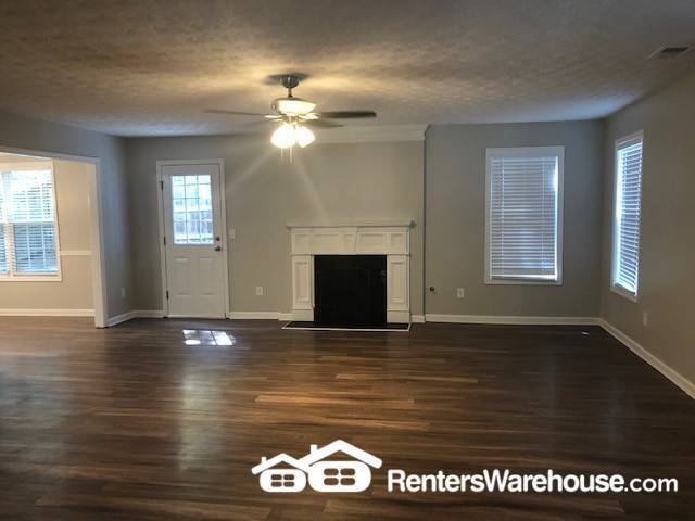Building Photo - Brick Traditional with 4 bedrooms and 2.5 ...