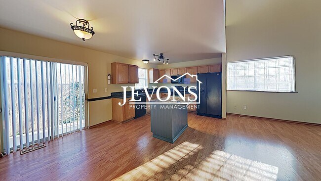 Foto del edificio - Charming home just steps from transit, par...