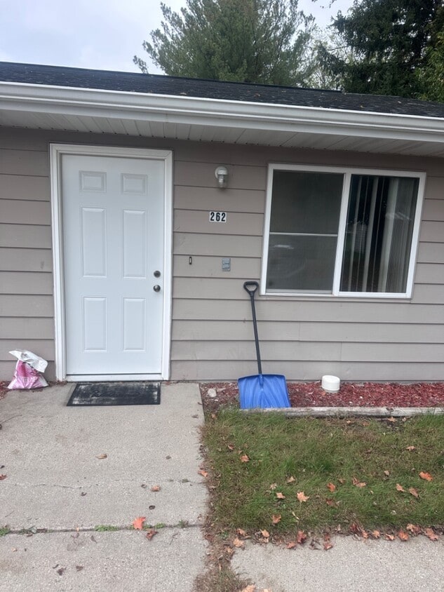 Building Photo - 220 S Preston Ave