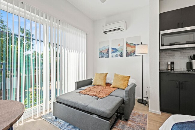 Foto del edificio - 596 W 9th St