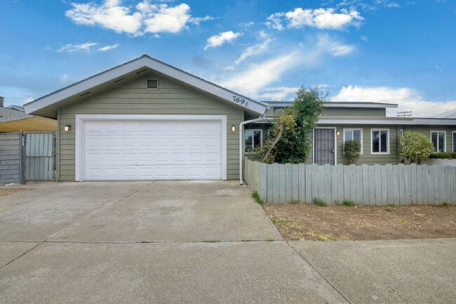 Foto del edificio - Tamarack Coastal Retreat! 1/2 Duplex with ...
