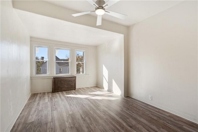 Foto del edificio - 743 Taylor Ave