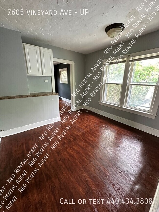 Building Photo - 7605 Vineyard Ave
