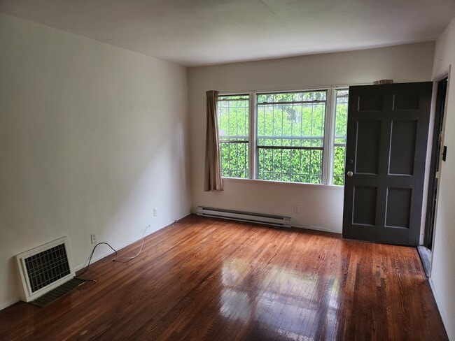 Building Photo - 2611 Jeffries Ave