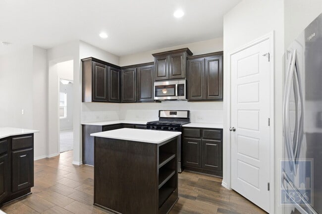 Building Photo - 7800 Vista Mejor Dr