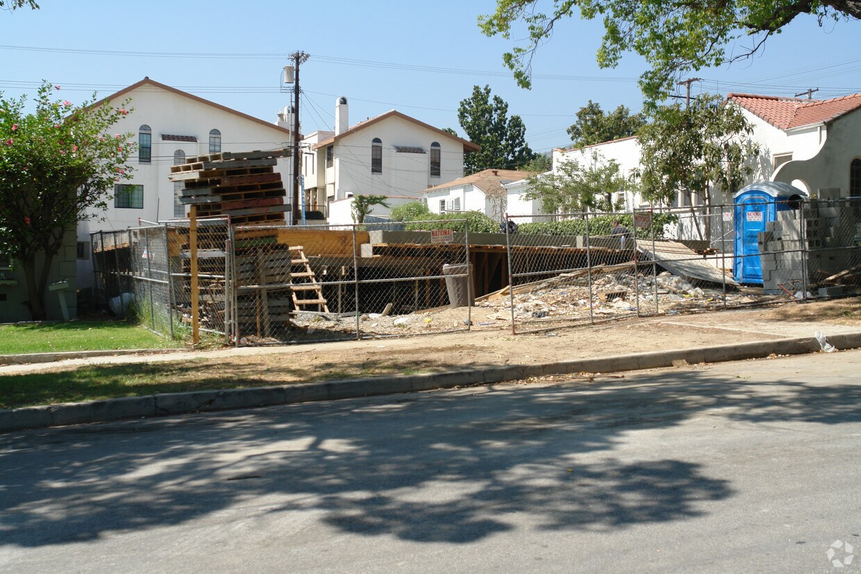 Foto del edificio - 735 E Angeleno Ave
