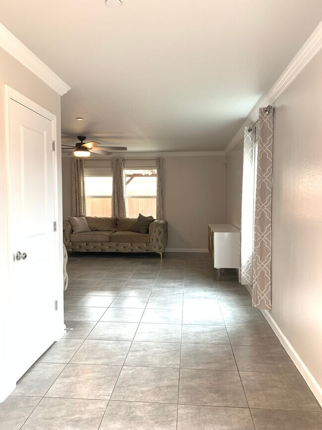 Foto del edificio - Southwest Bakersfield