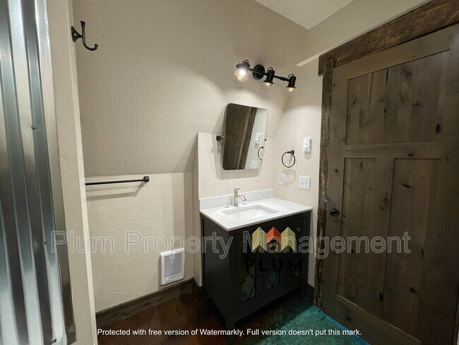 Foto del edificio - 213 Sommers St