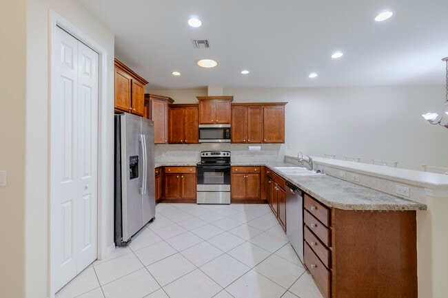 Kitchen - 427 Pineapple Sq SW