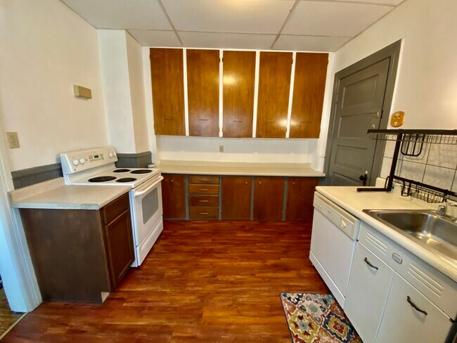 Foto del edificio - 1063 W 8th St