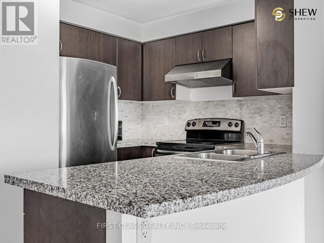 Building Photo - 4900 Glen Erin Dr