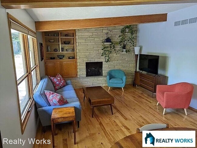 Building Photo - 3 br, 2 bath House - 5745 L St