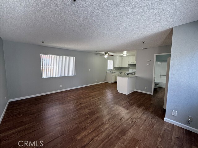 Foto del edificio - 13535 Yukon Ave