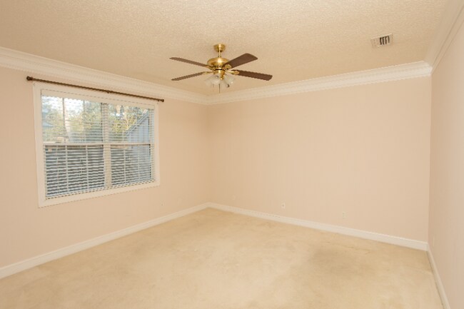 Building Photo - 215 S Harrington Rd