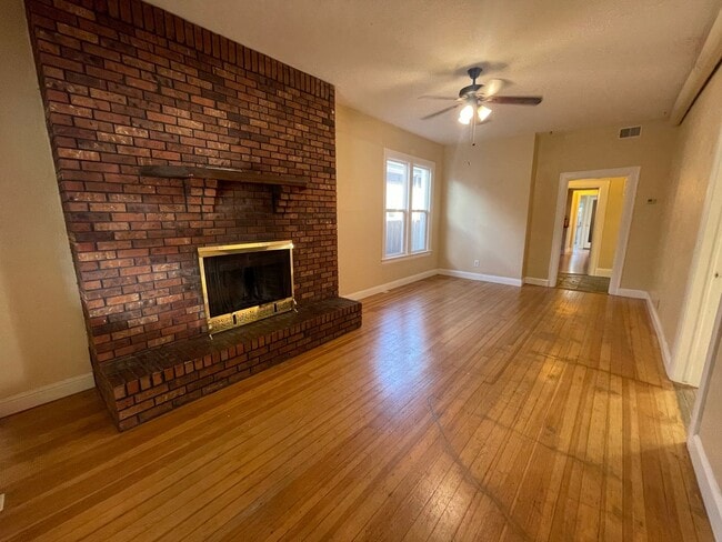 Charming 3 Bed 2 Bath in Downtown Denver. - Charming 3 Bed 2 Bath in Downtown Denver. Apartment