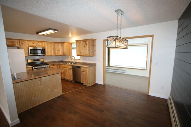 Building Photo - 4 Bedroom Home in Anchorage!