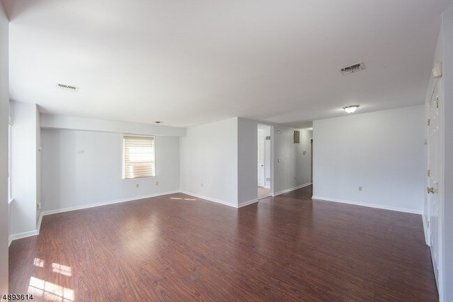 Foto del edificio - 179 Roseland Ave