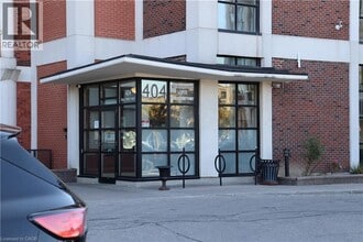 Building Photo - 404 King St W