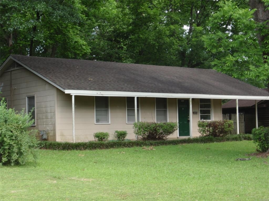 Building Photo - 3879 Sherwood Dr
