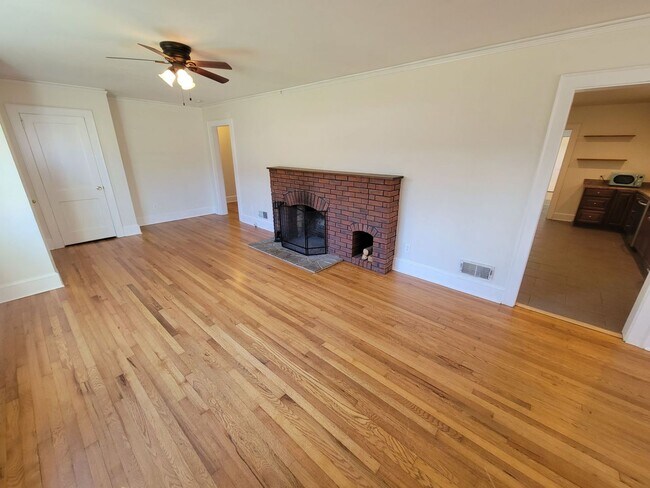 Foto del edificio - 3 Bed, 2 Bath Home Available in Greenville