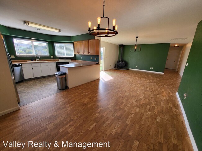 Building Photo - 3 br, 2 bath House - 5455 Salk Rd