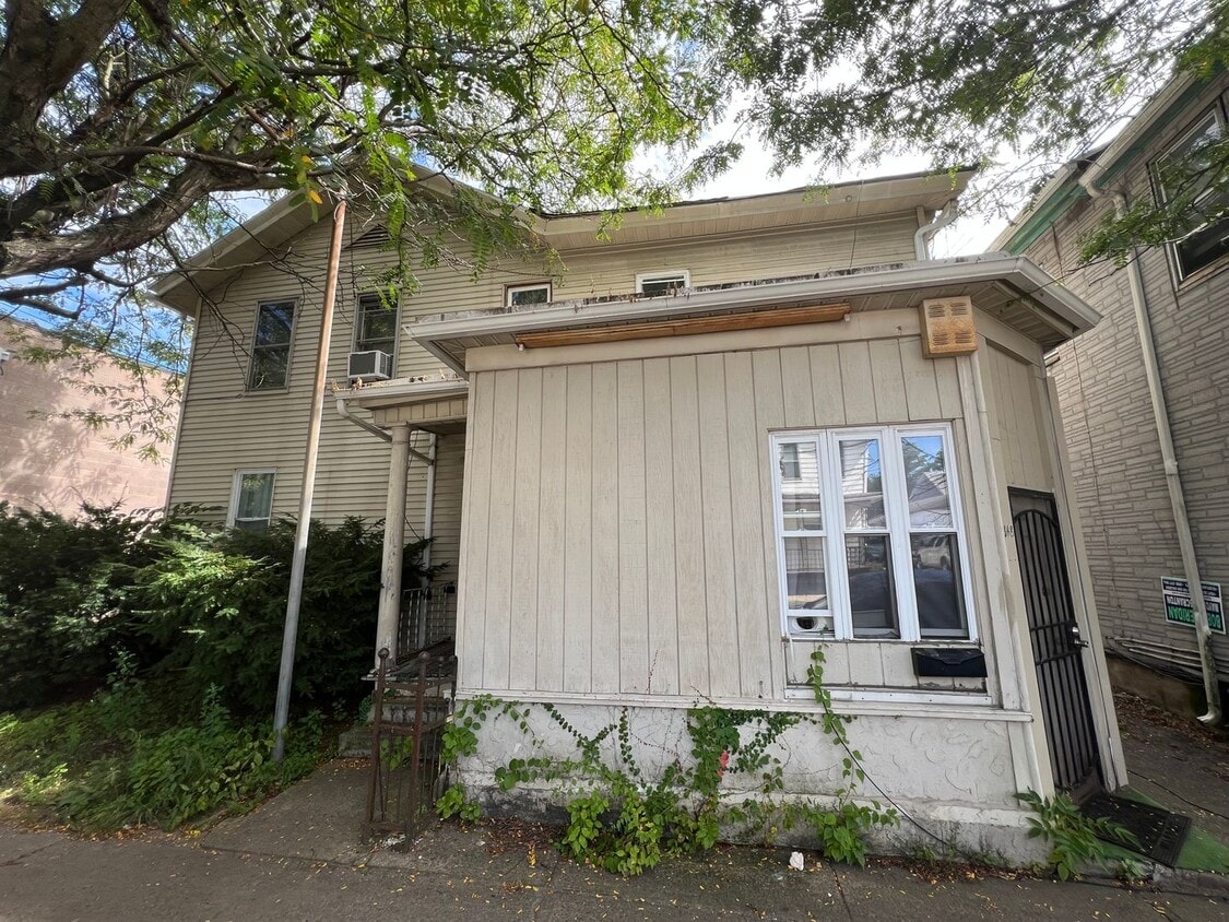 Primary Photo - 848-850 Capouse Avenue
