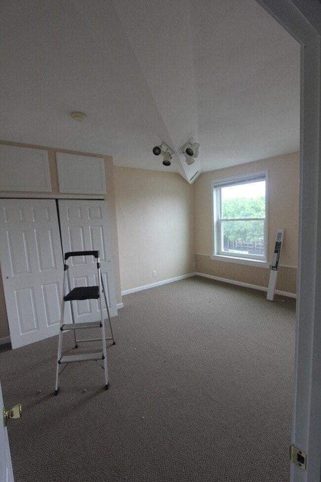 Building Photo - 6322 Victoria Ave