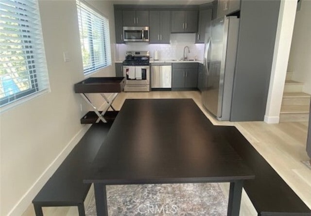 Foto del edificio - 6059 Riverton Ave