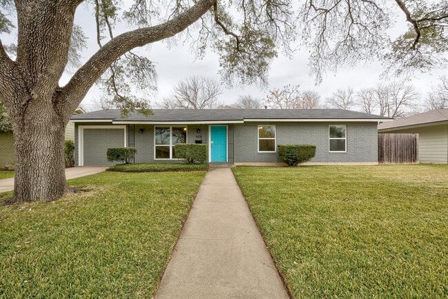 Building Photo - 1600 Ashberry Dr