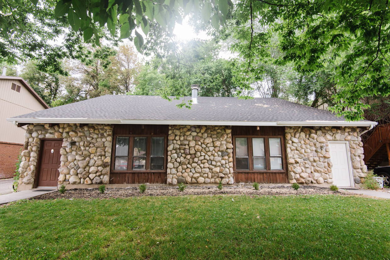 duplex, each side 4 bed 2 bath, young professionals and/or students - 1996 N 700 W