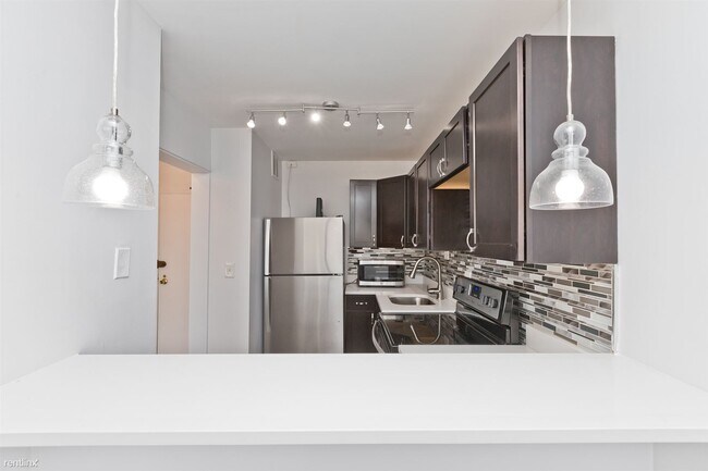 Building Photo - Studio, 1 bath Condo - 5455 N Sheridan Rd ...
