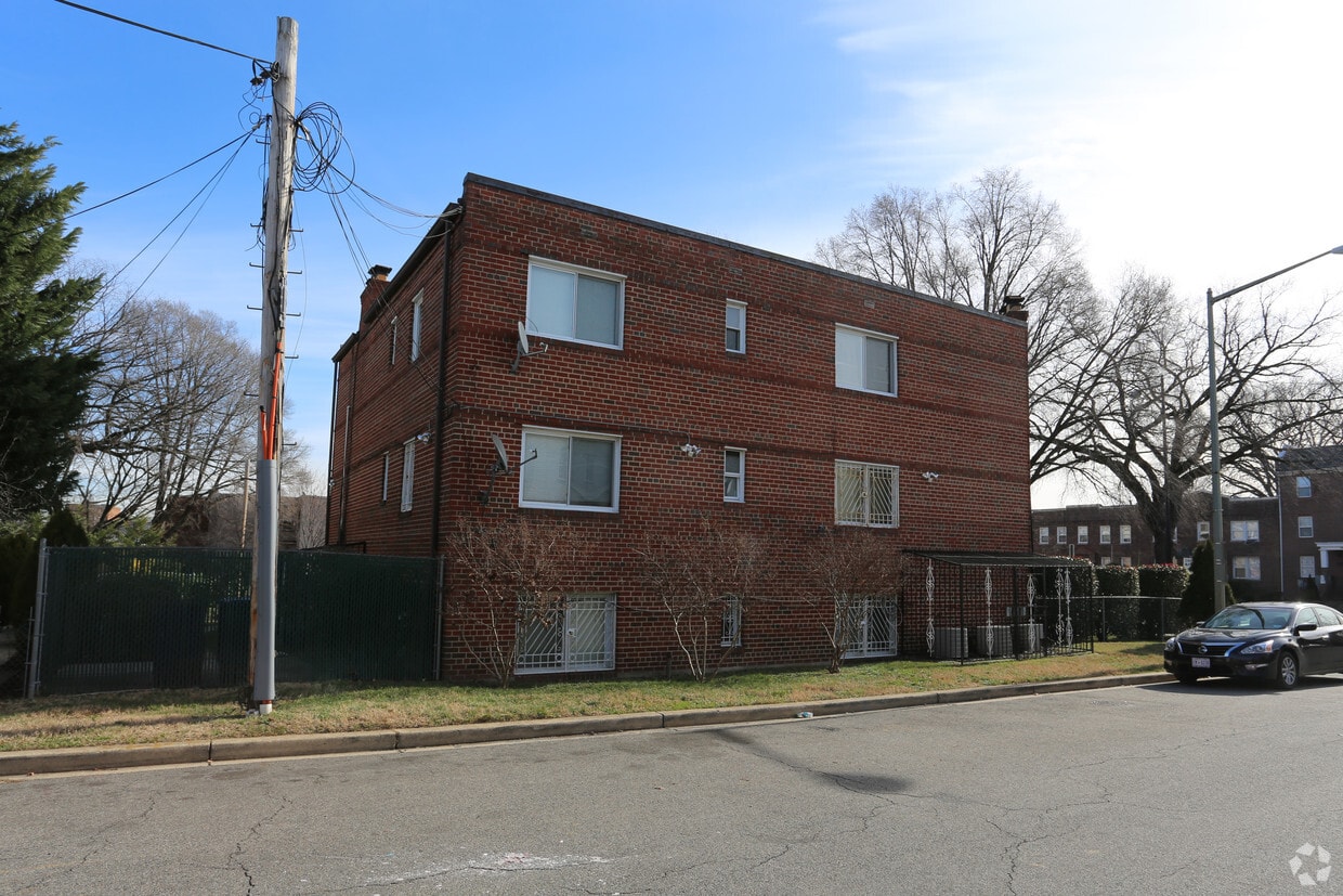 Building Photo - 500 17th St NE