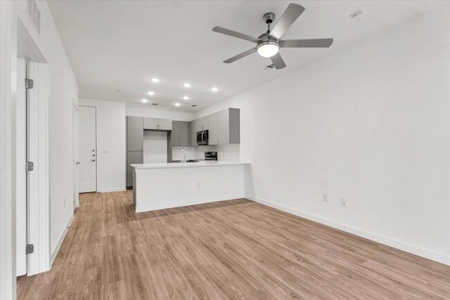 Foto del edificio - 4801 Springdale Rd