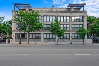 Building Photo - 1525 S Michigan Ave