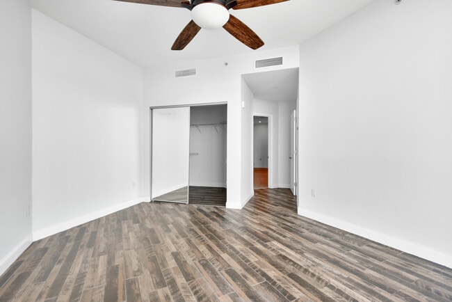 Building Photo - 231 Riverside Dr