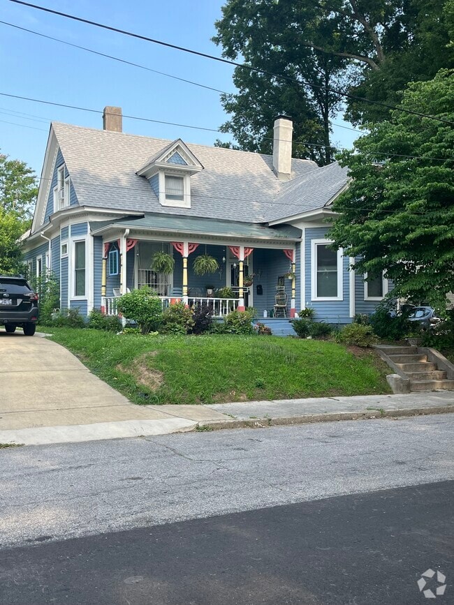 Building Photo - 931 S Cox St