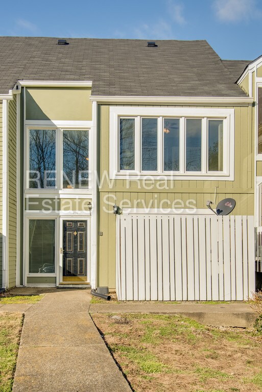 Primary Photo - 214 Raintree Dr